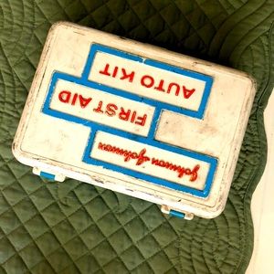 Vintage first aid kit (auto)
